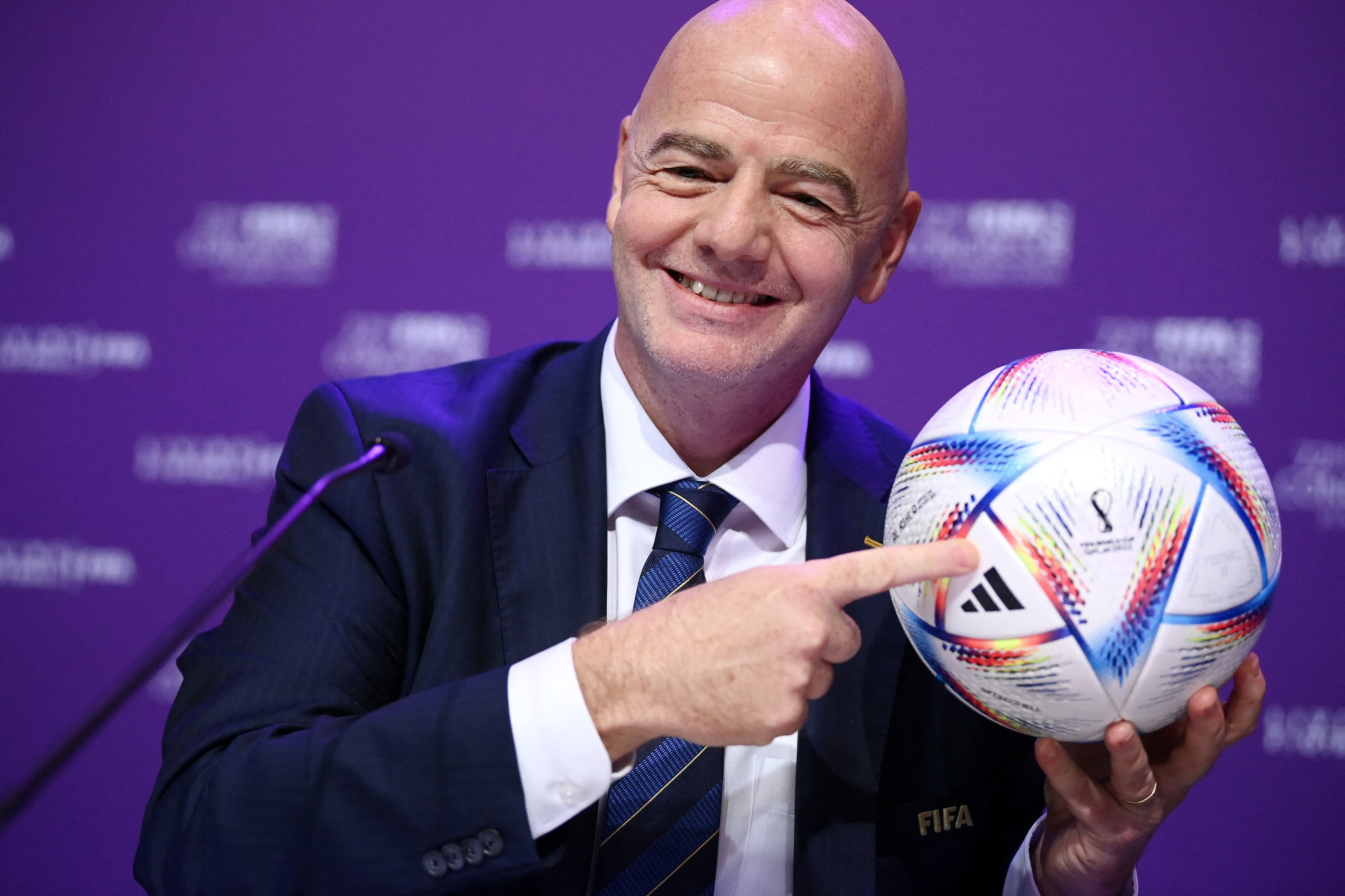 Fifa celebra Mundial nos EUA e doa ingressos para bombeiros da Califórnia