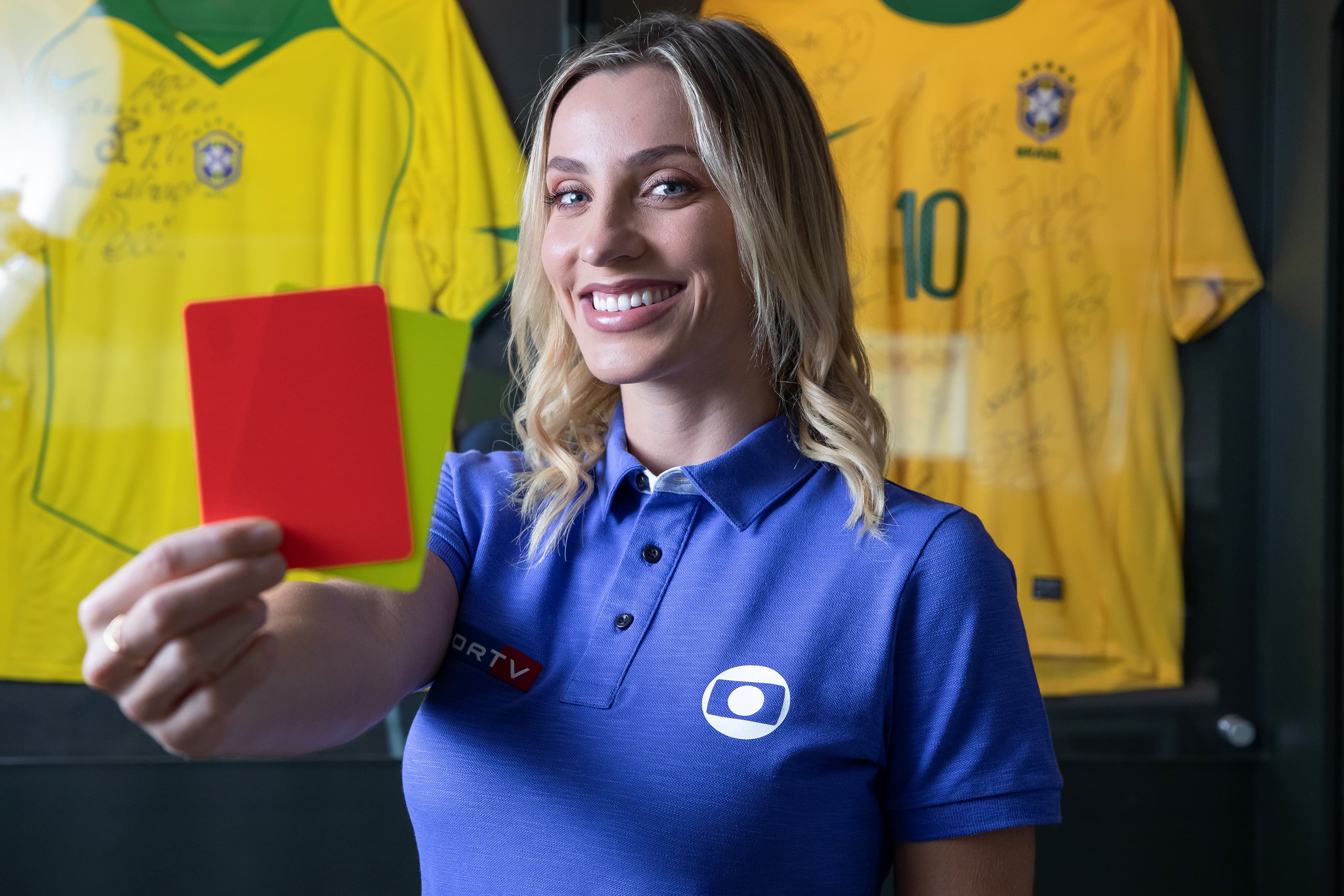 Ex-árbitra de futebol, Fernanda Colombo, atualmente integra o time de comentaristas do grupo Globo -