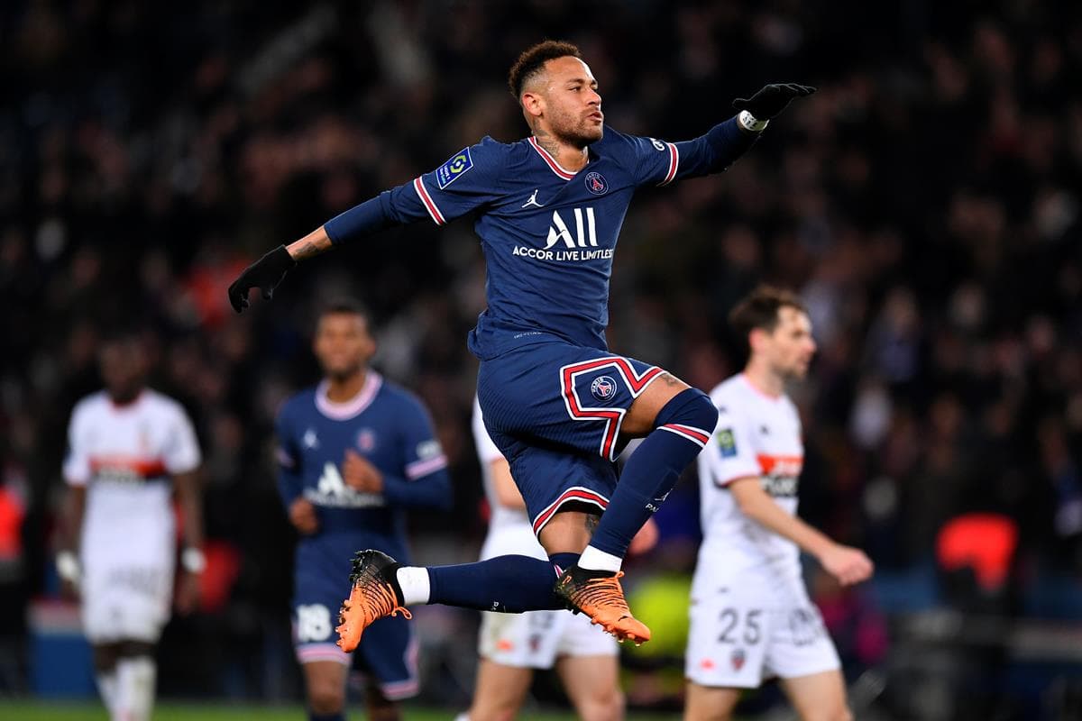 Neymar marcou dois gols contra o Lorient -