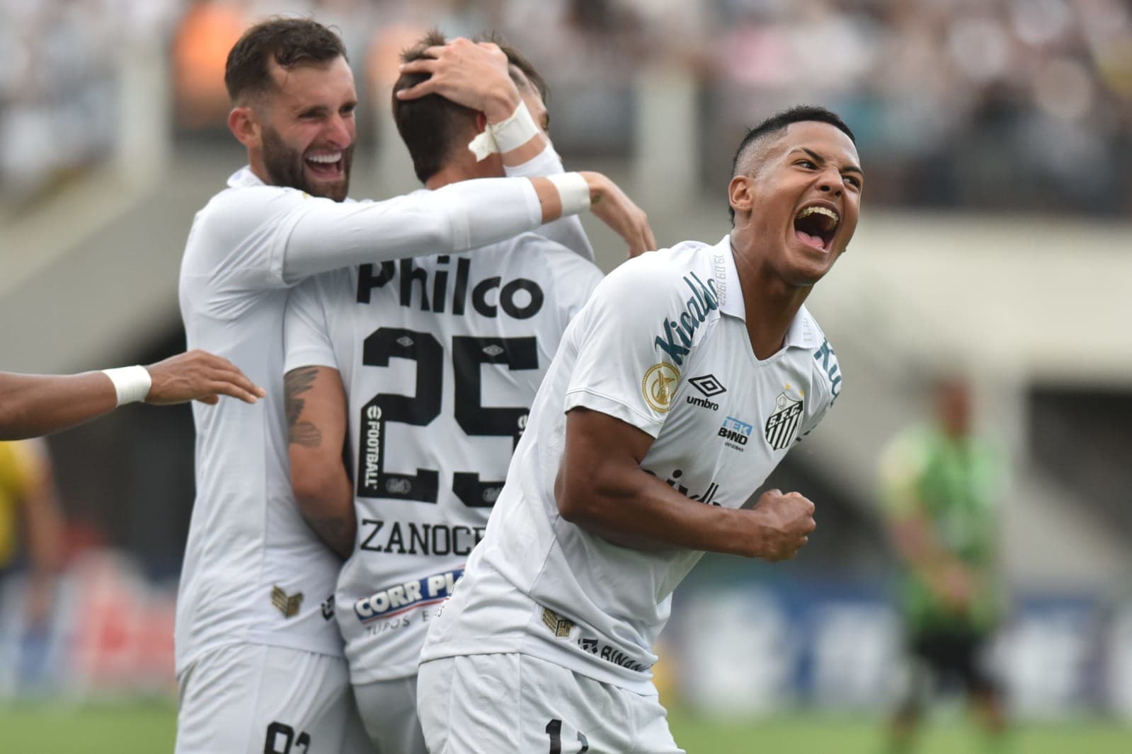Santos venceu o América-MG por 3 a 0 e assumiu a liderança do Brasileirão -