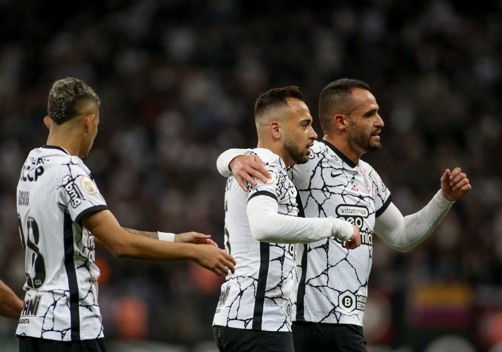 Com Renato Augusto, Corinthians busca classificação na Libertadores -