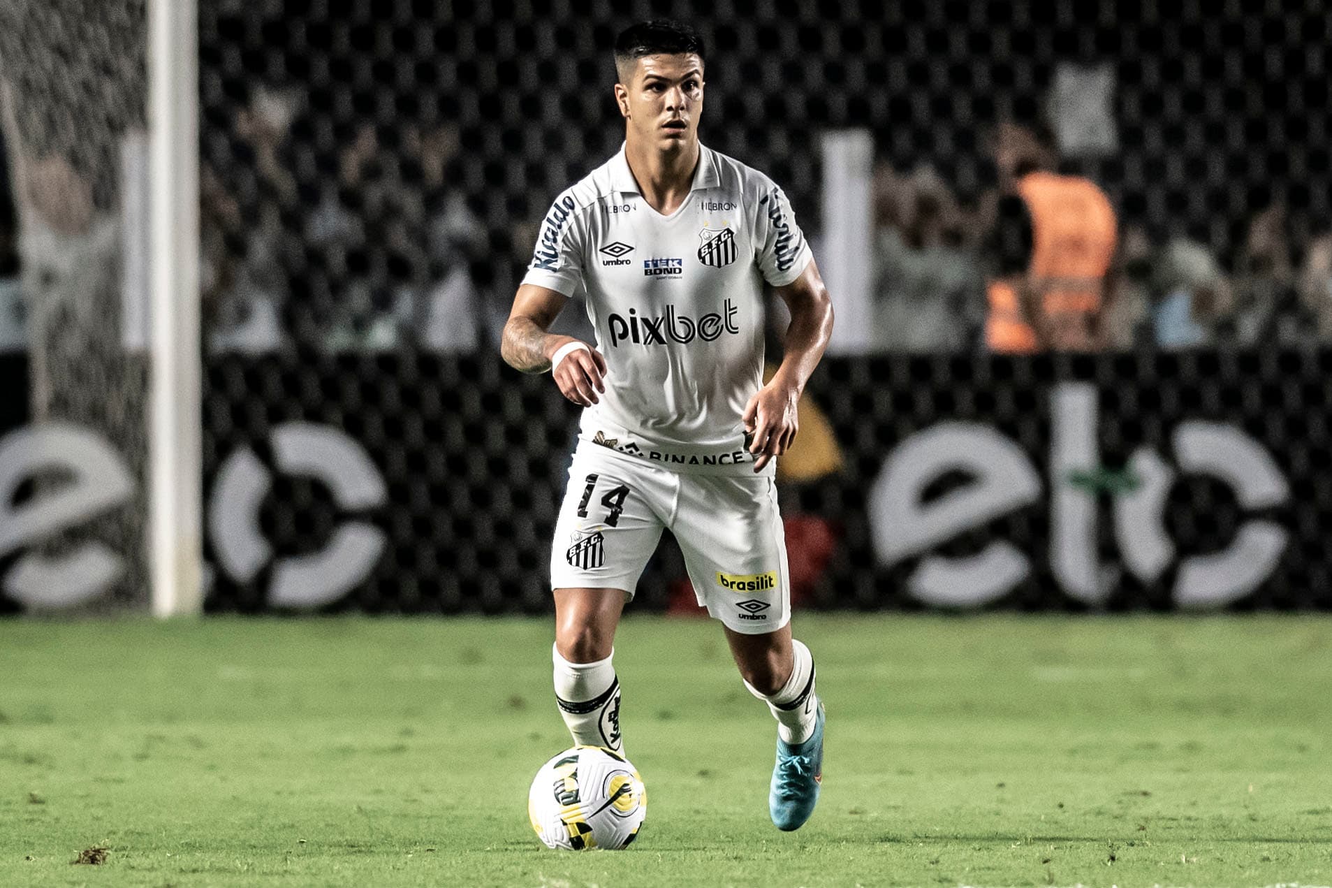 Volante Rodrigo Fernández é uma das apostas do Santos -