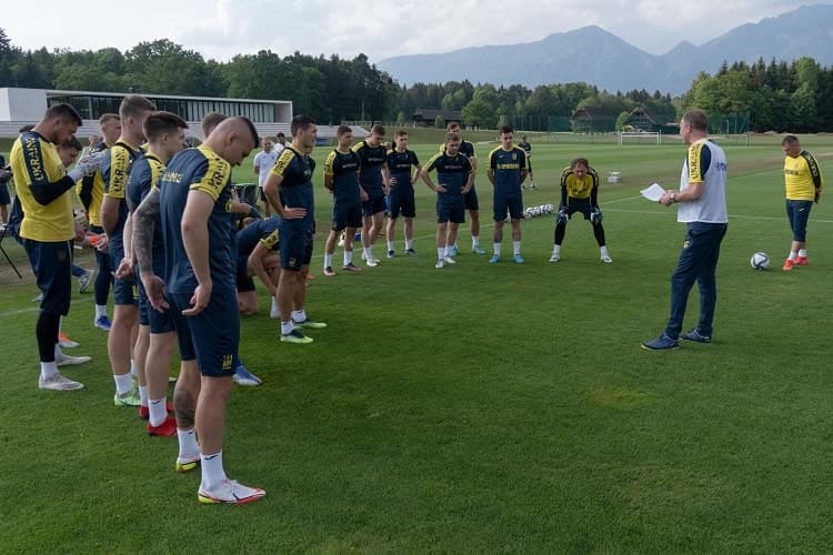 Seleção ucraniana treina desde 6 de maio para enfrentar a Escócia -
