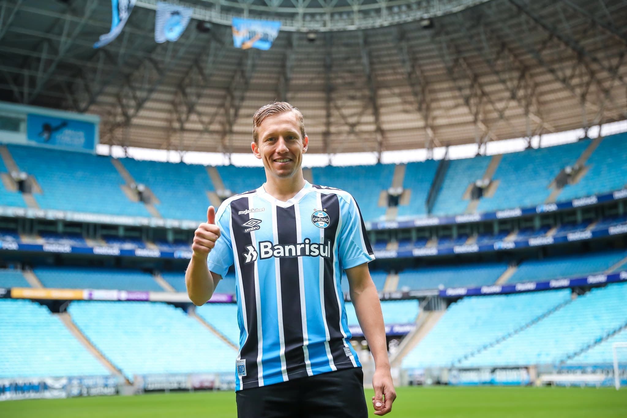 Lucas volta ao futebol brasileiro depois de longa passagem pela Europa -