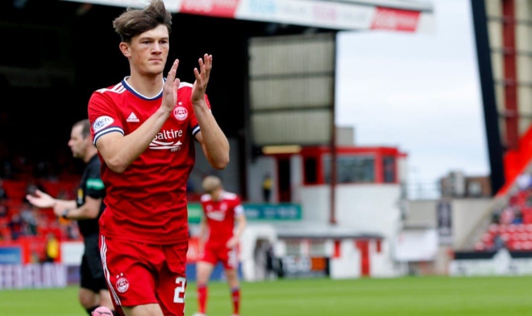 Calvin Ramsay, de 18 anos, está perto de assinar com o Liverpool -