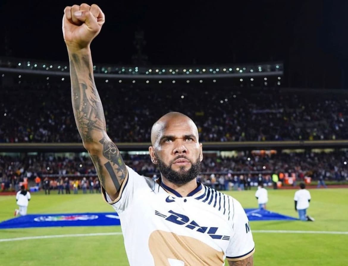 Daniel Alves estreou com assistência no México -
