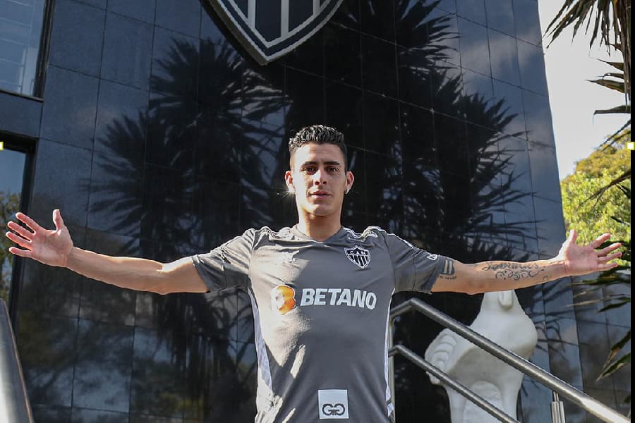 Atlético anuncia Cristian Pavón até junho de 2025