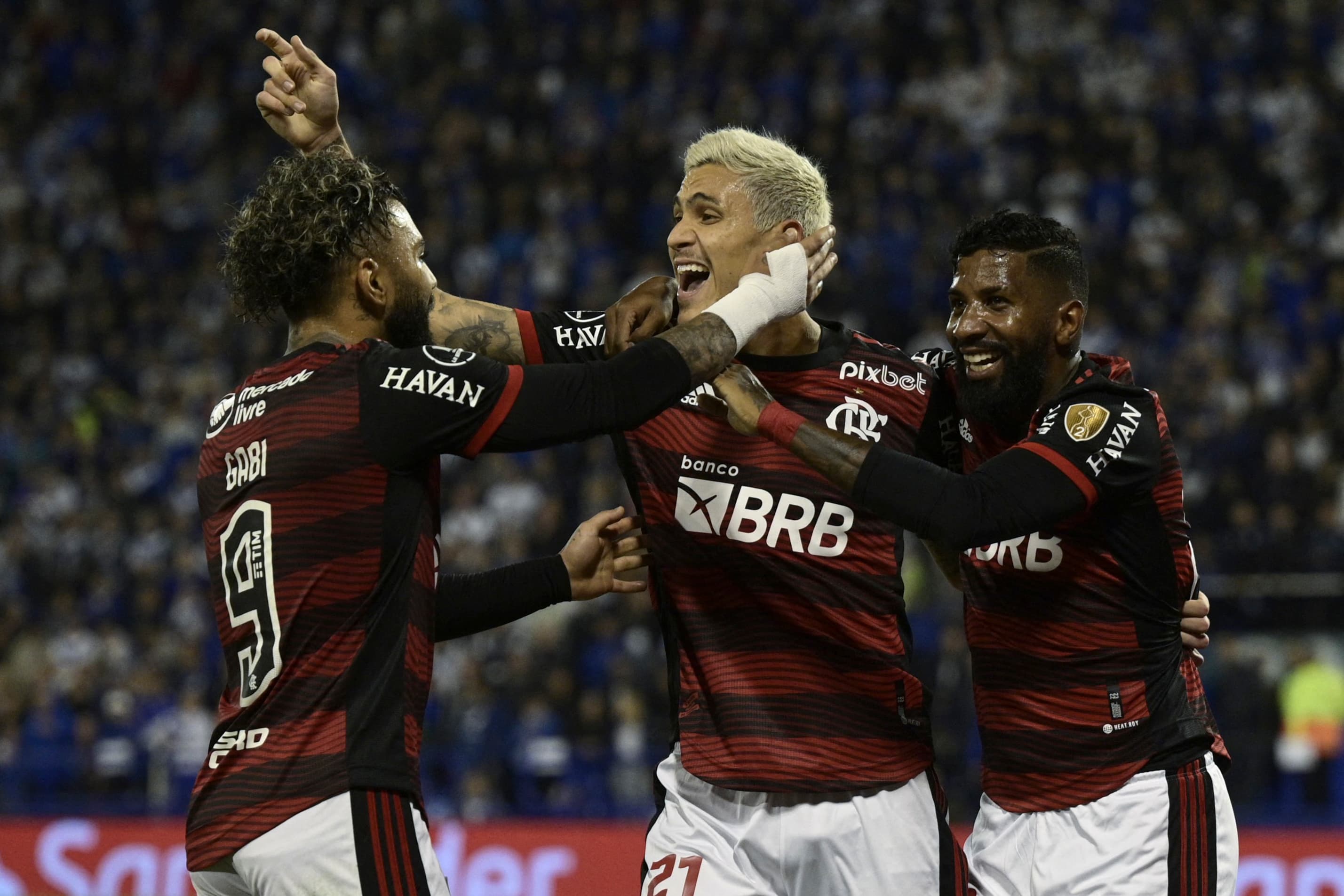 Gabigol., Pedro e Rodinei celebram goleada do Flamengo sobre o Vélez -