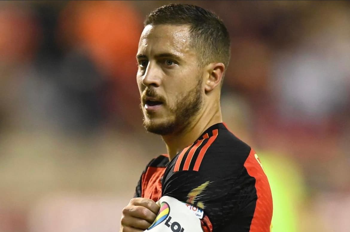 Hazard em ação com a camisa da Bélgica -