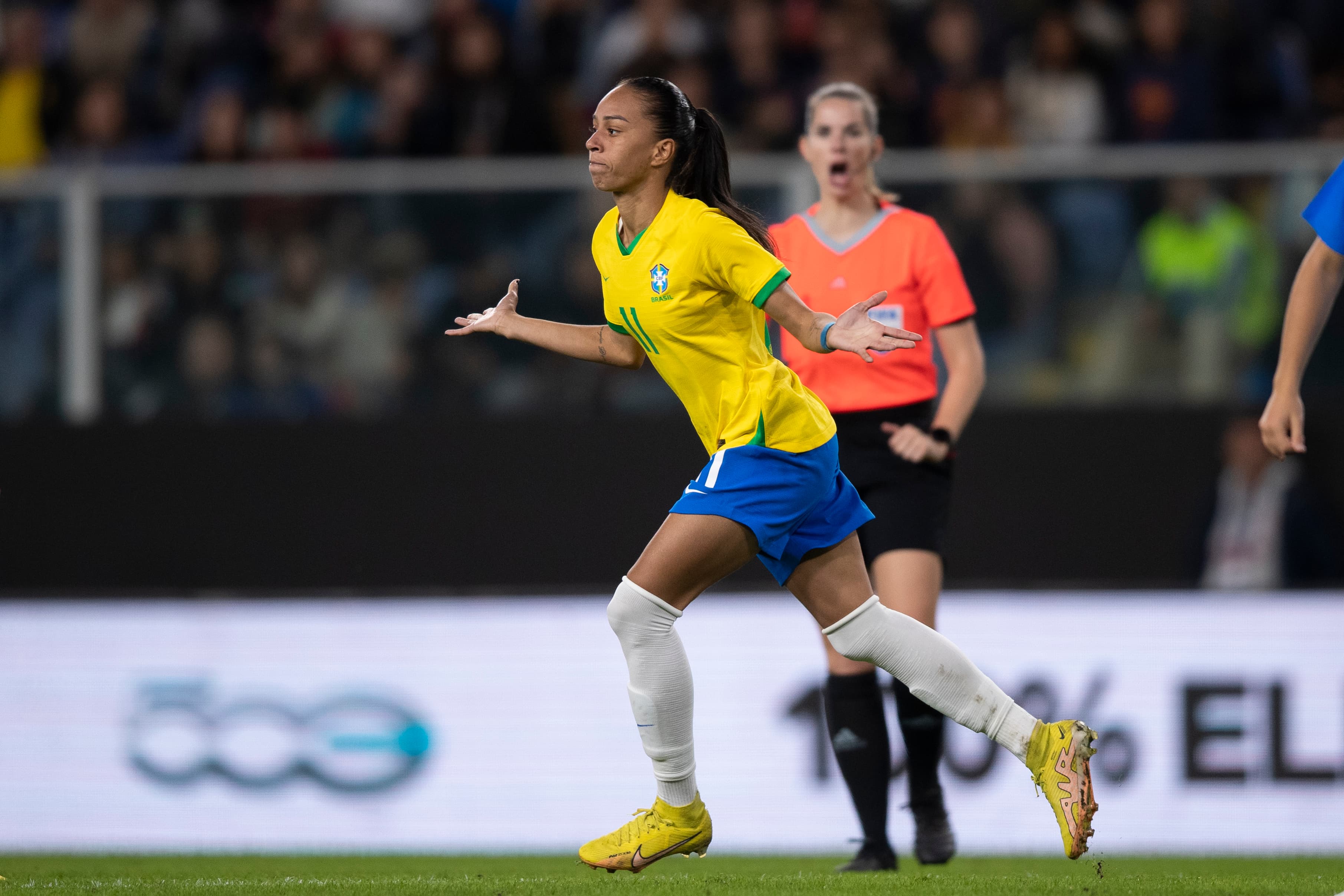 Jogadora do Corinthians garantiu a vitória da seleção contra a Itália