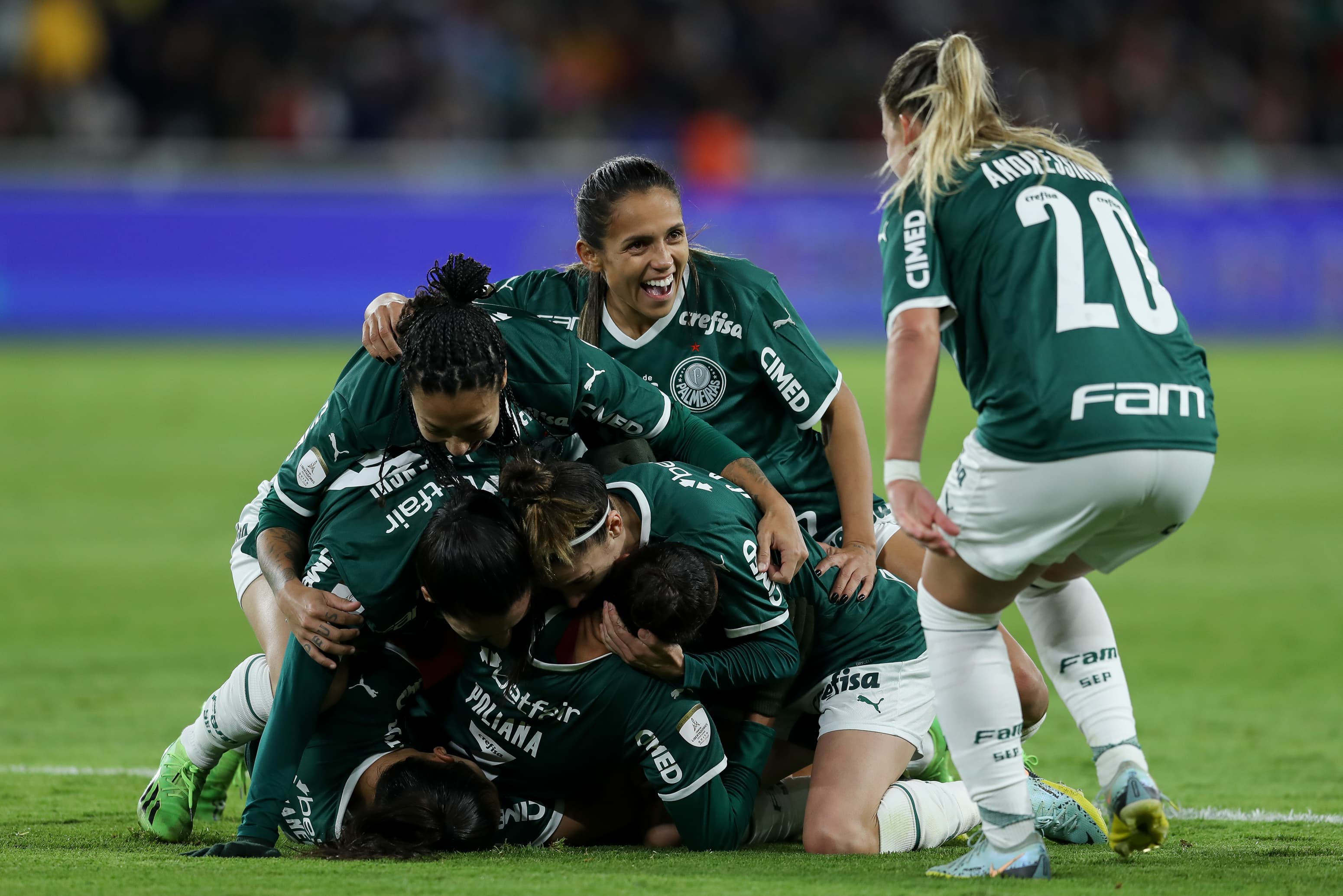 Jogadoras do Palmeiras comemoram o título da Libertadores em Quito