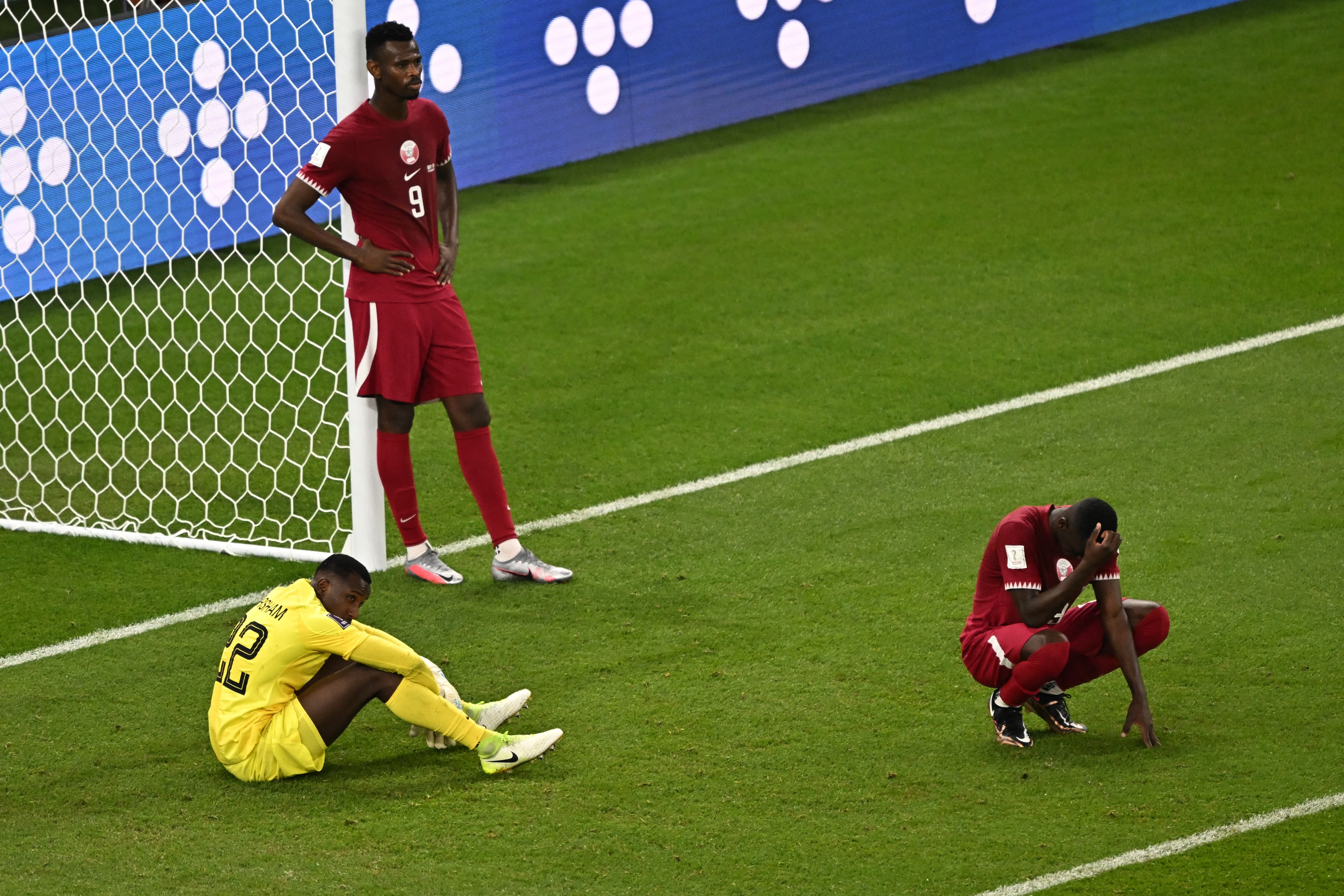 TOPSHOT - Players react after the final whistle of the Qatar 2022 World Cup Group A football match between Qatar and Senegal at the Al-Thumama Stadium in Doha on November 25, 2022. (Photo by MANAN VATSYAYANA / AFP)