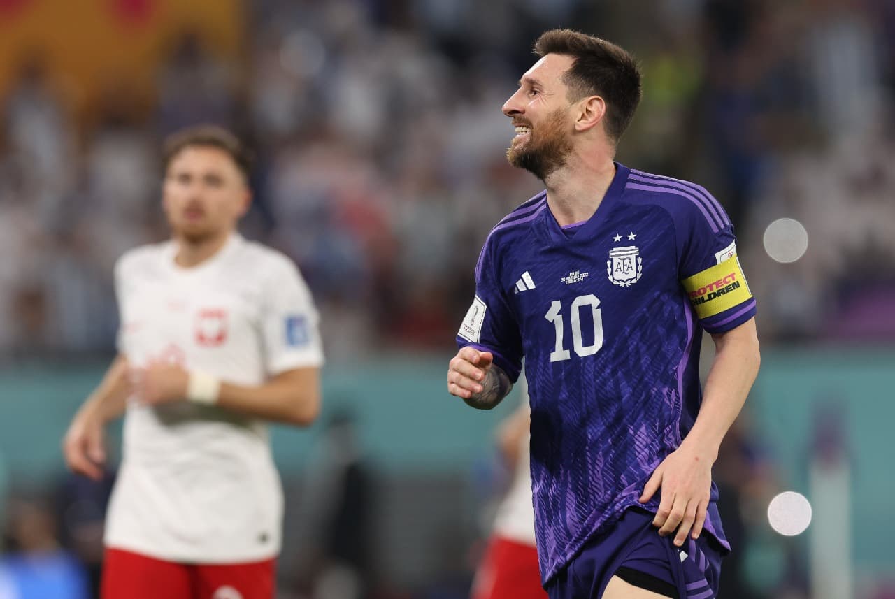 Quando o árbitro apitou o fim de jogo, Lionel Messi sorriu -