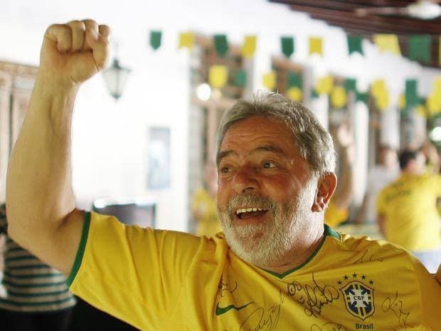 Lula afirmou que usará camisa do Brasil na Copa -