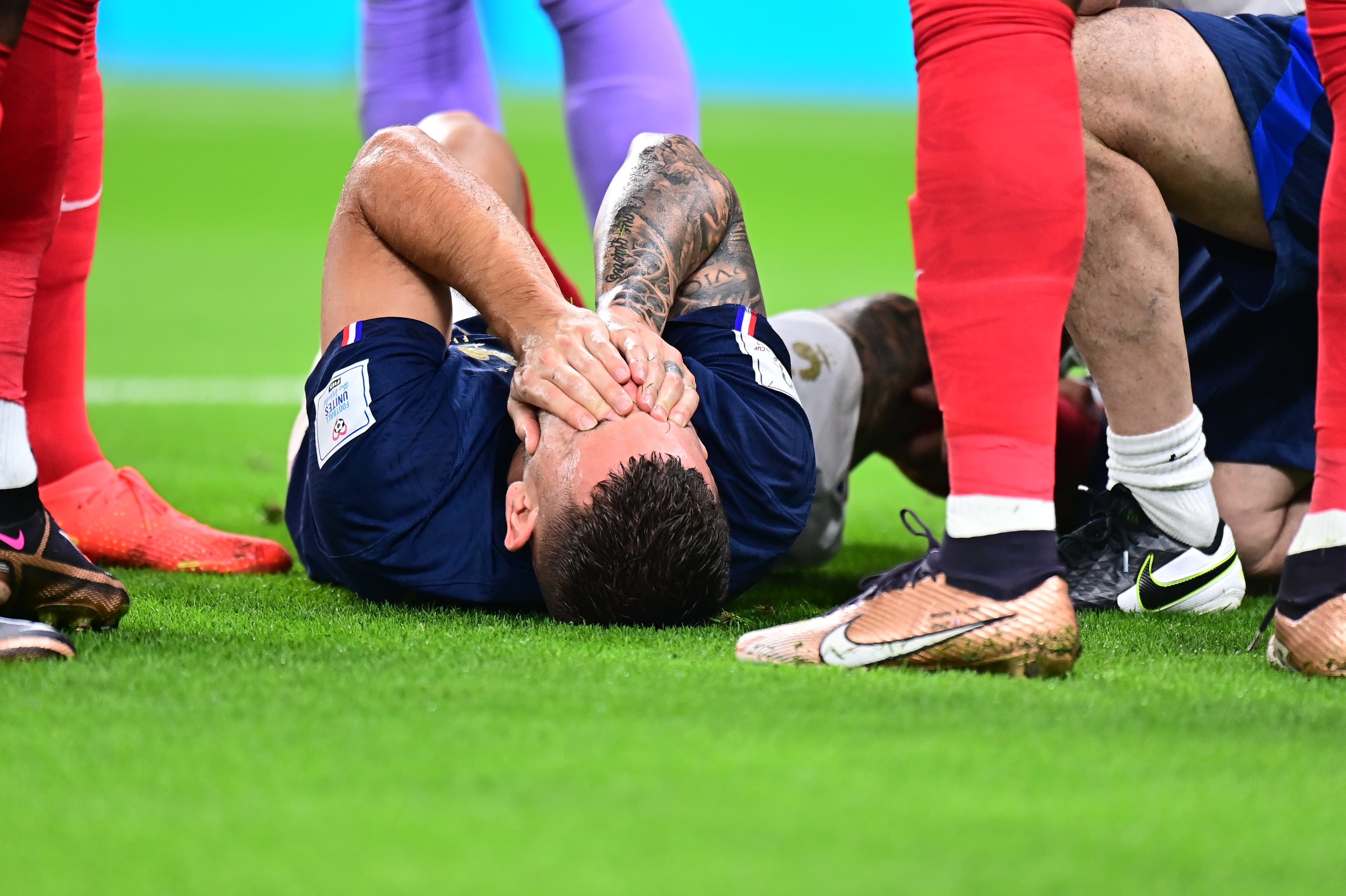 Lucas Hernandez sofreu lesão grave contra a Austrália -