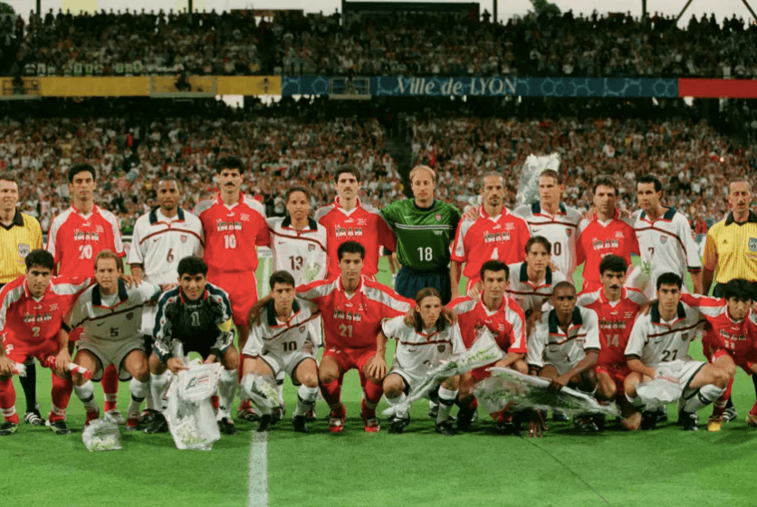 Times de Irã e Estados Unidos se uniram antes da partida pela Copa do Mundo de 1998 -
