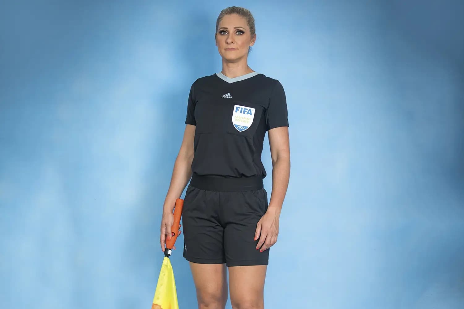 Neuza Back, a catarinense de 38 anos: uma das seis árbitrNeuza Back, a catarinense de 38 anos: uma das seis árbitras e assistentes no Mundial -as e assistentes no Mundial -