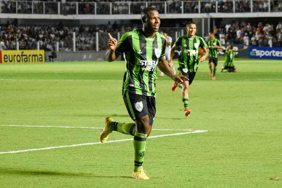 Luan Campos marcou três gols contra o Santos -