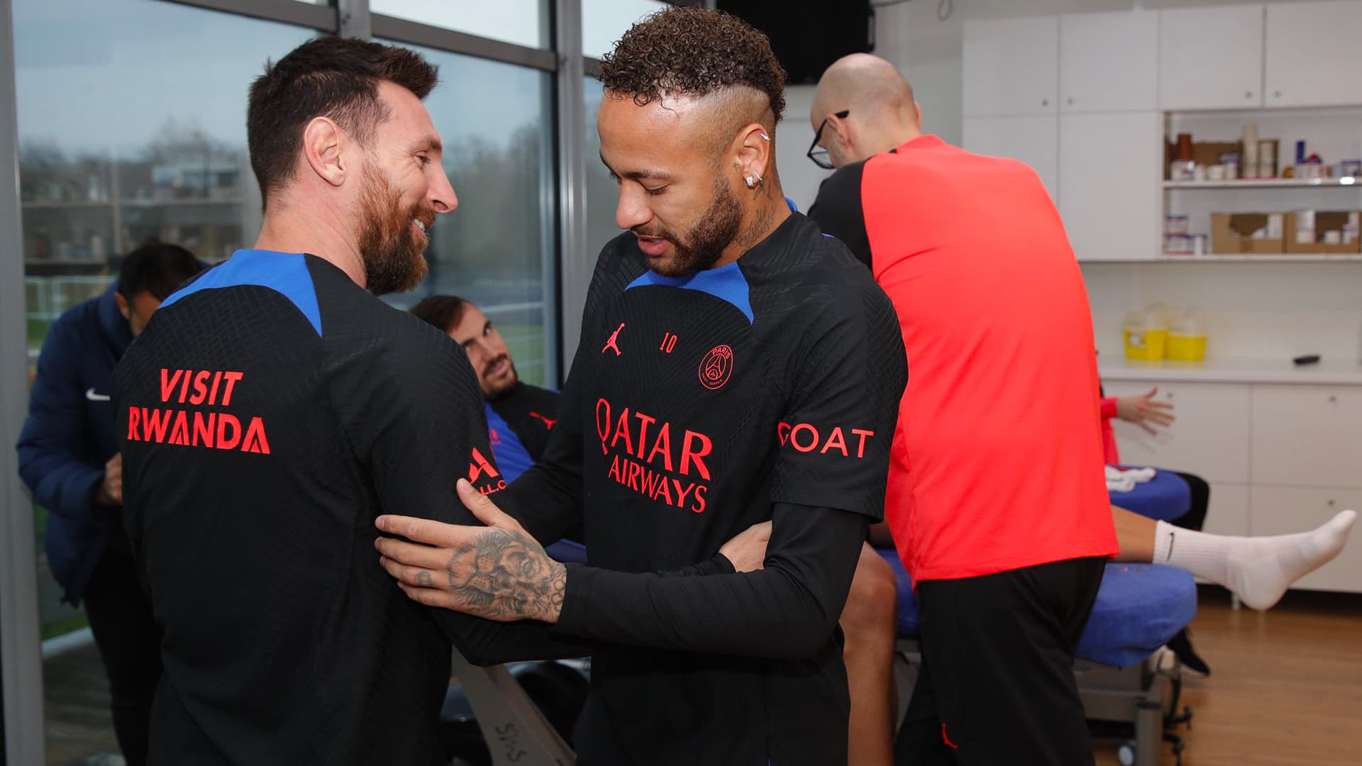 "Onde está o campeão do mundo?", brincou Neymar com Messi