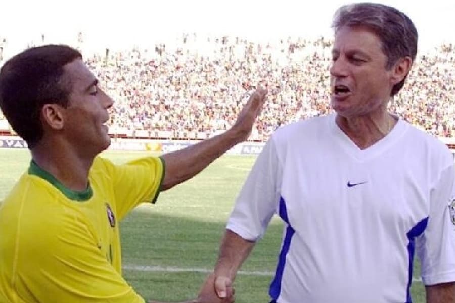 Romário e Candinho, em foto publicada na PLACAR de novembro de 2000