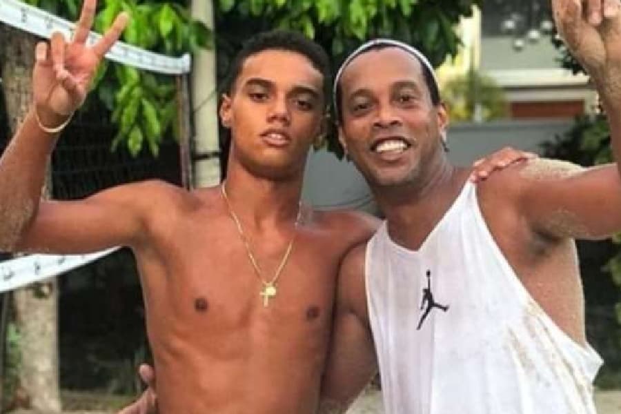 João Mendes e o pai Ronaldinho Gaúcho