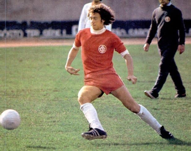 Paulo Roberto Falcão, a jovem revelação colorada, em edição de 28 de setembro 1973
