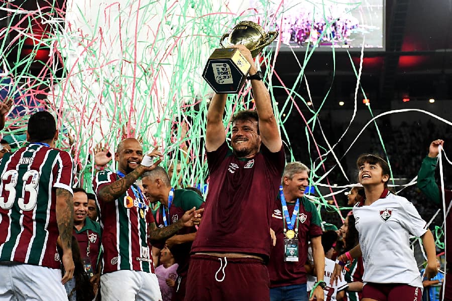 Diniz faturou o seu primeiro troféu de relevância como treinador