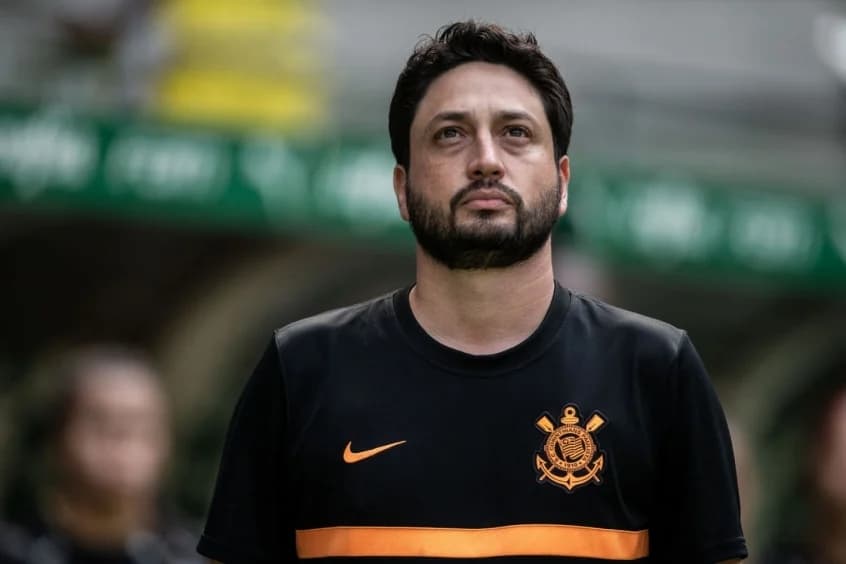 Arhur Elias, técnico do Corinthians feminino