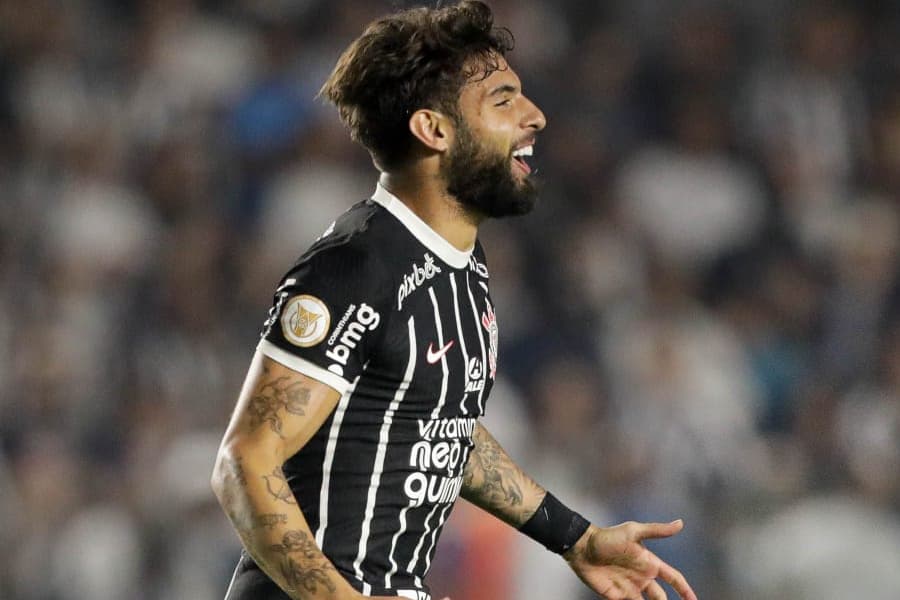 Yuri Alberto, do Corinthians, comemora contra o ex-clube na Vila Belmiro