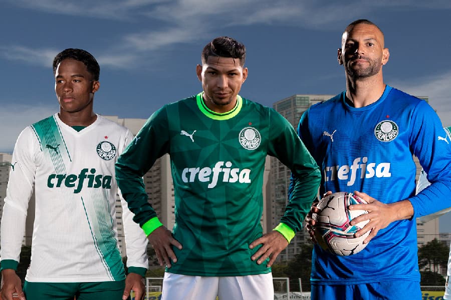 Endrick, Rony e Weverton posam com a camisa de manga longa do Palmeiras