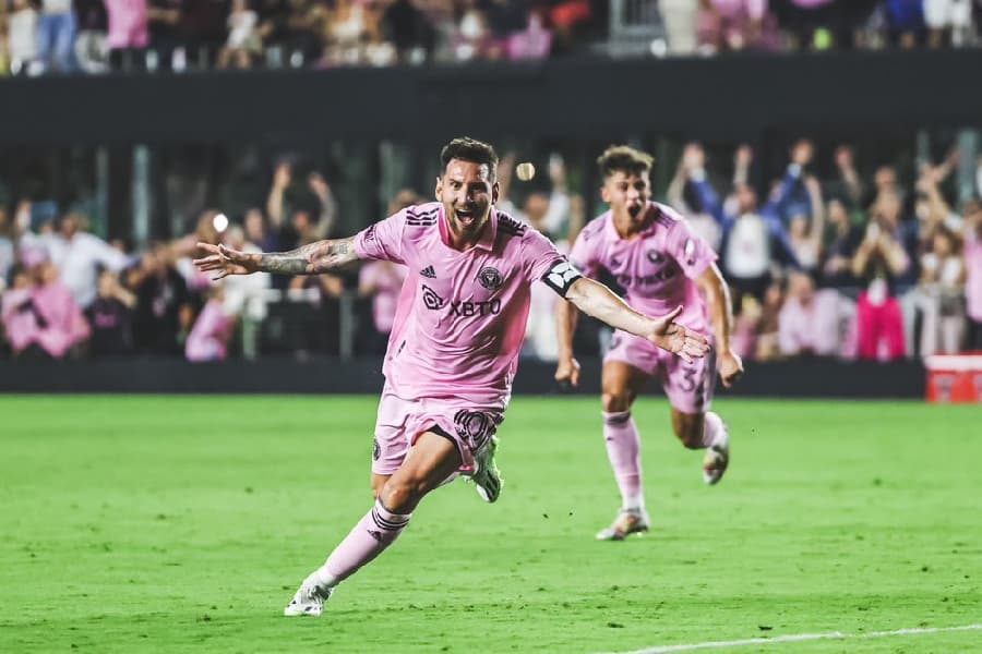 Messi estreia pelo Inter Miami com golaço de falta no último minuto - Foto: Divulgação