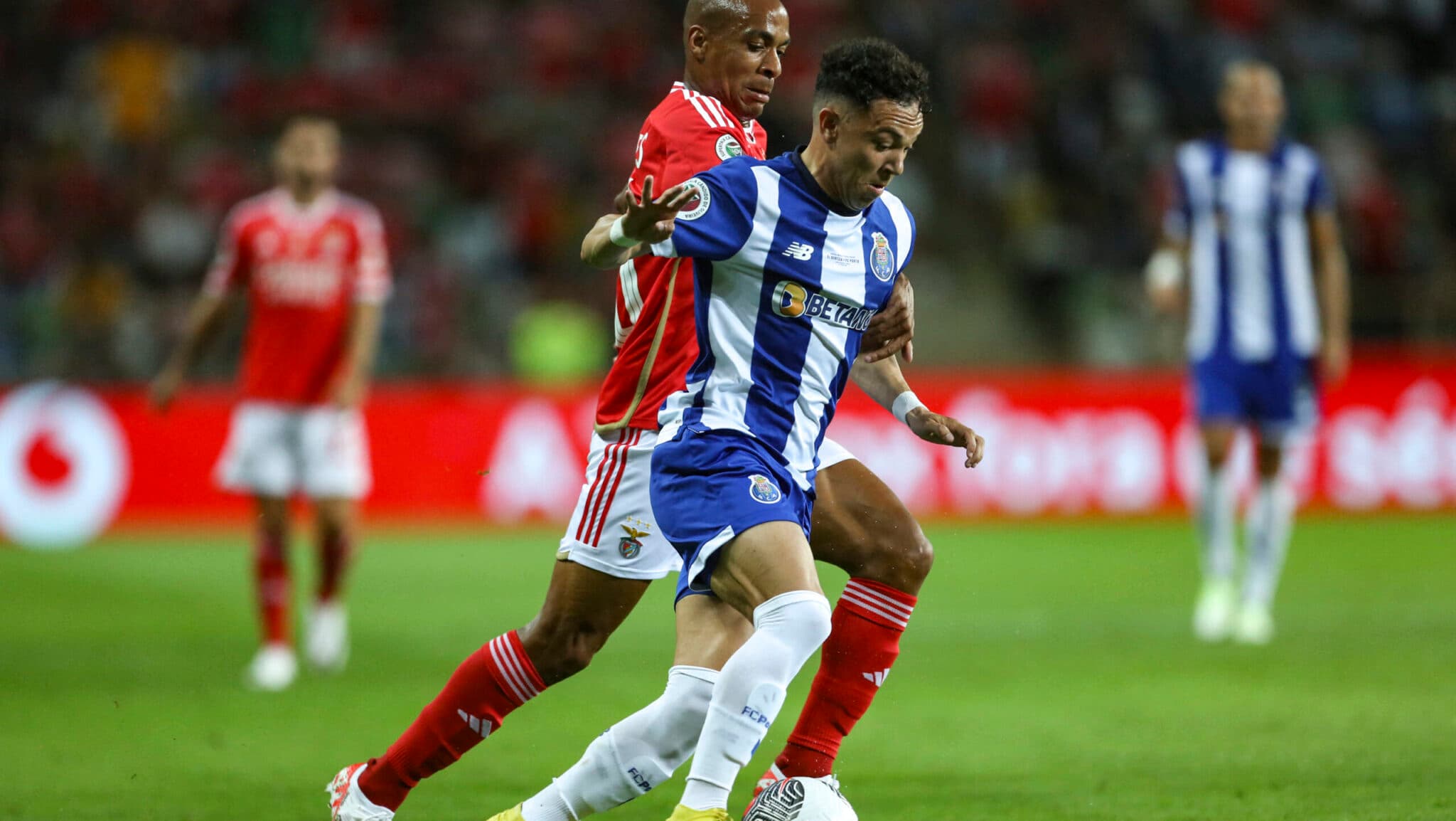 Jogador do futebol português se descontrola após derrota