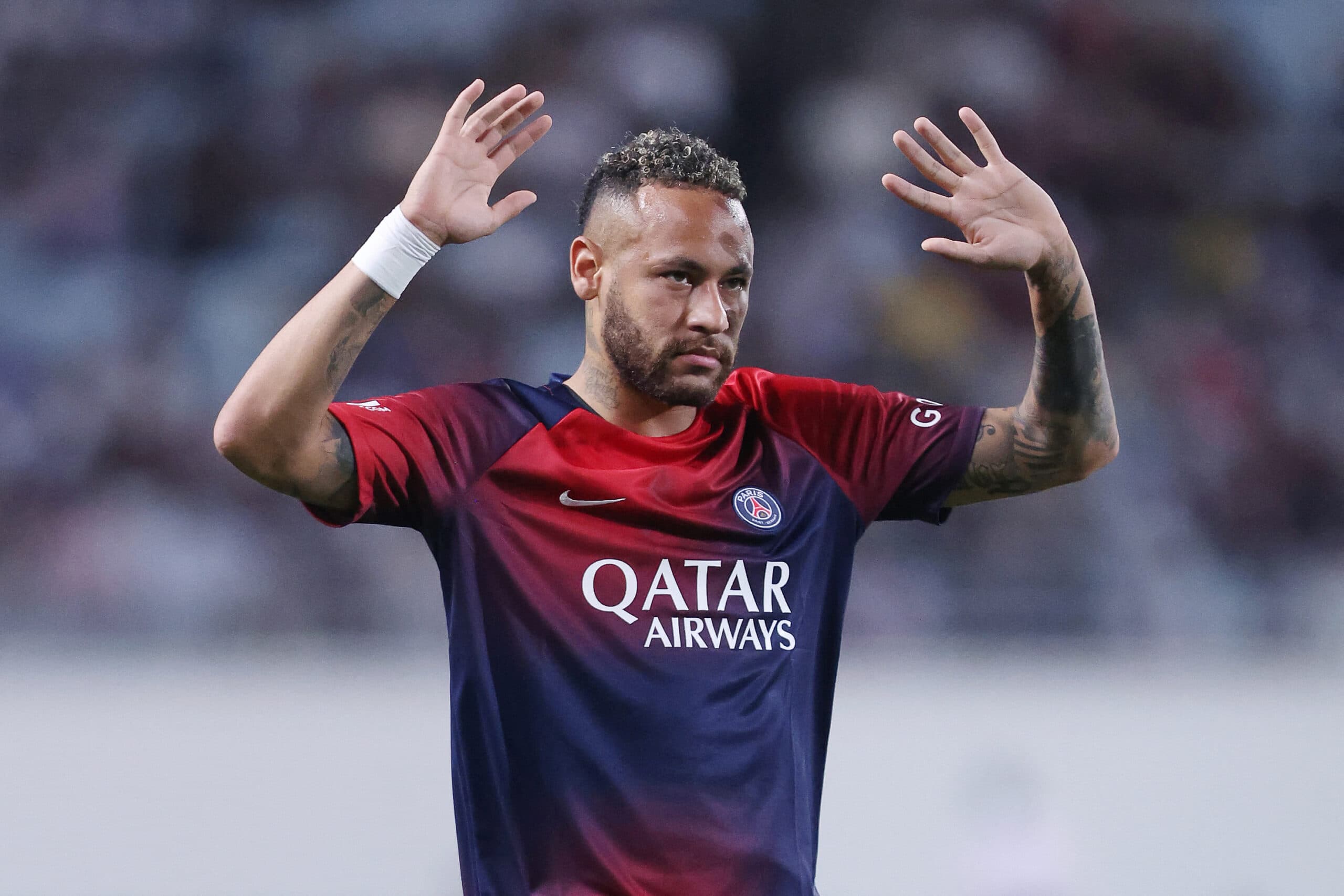 Neymar era pago para aplaudir torcedores do PSG