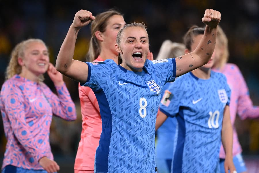 Meia Georgia Stanway comemora a classificação inglesa - Franck Fife/AFP