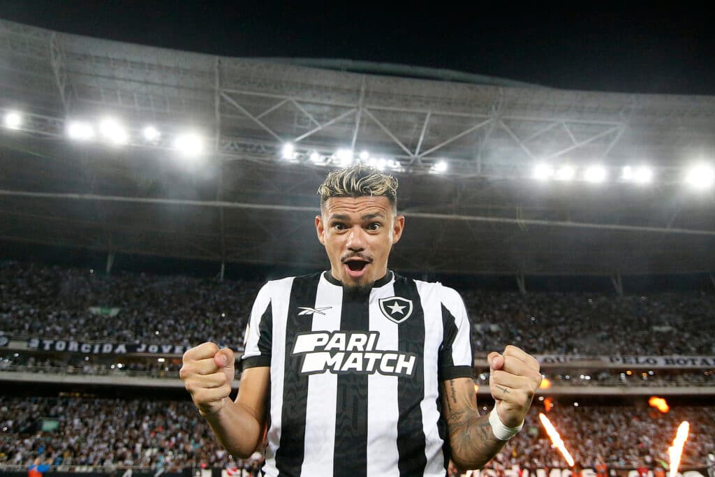 Botafogo anuncia retorno de Tiquinho Soares; relembre primeira passagem
