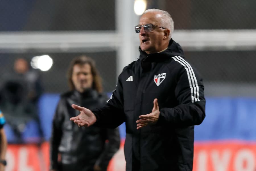 Dorival tem 61 anos, sendo vinte deles como treinador - Rubens Chiri/São Paulo FC