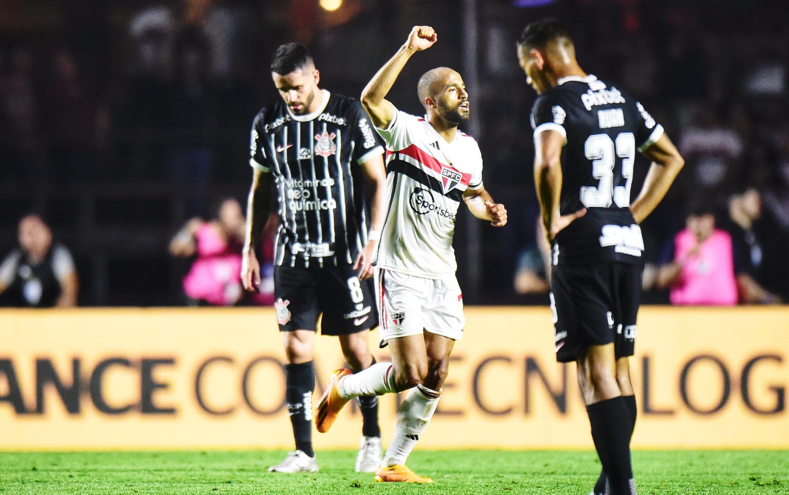 Lucas comemora o gol do São Paulo diante do Corinthians - Alexandre Battibugli/PLACAR