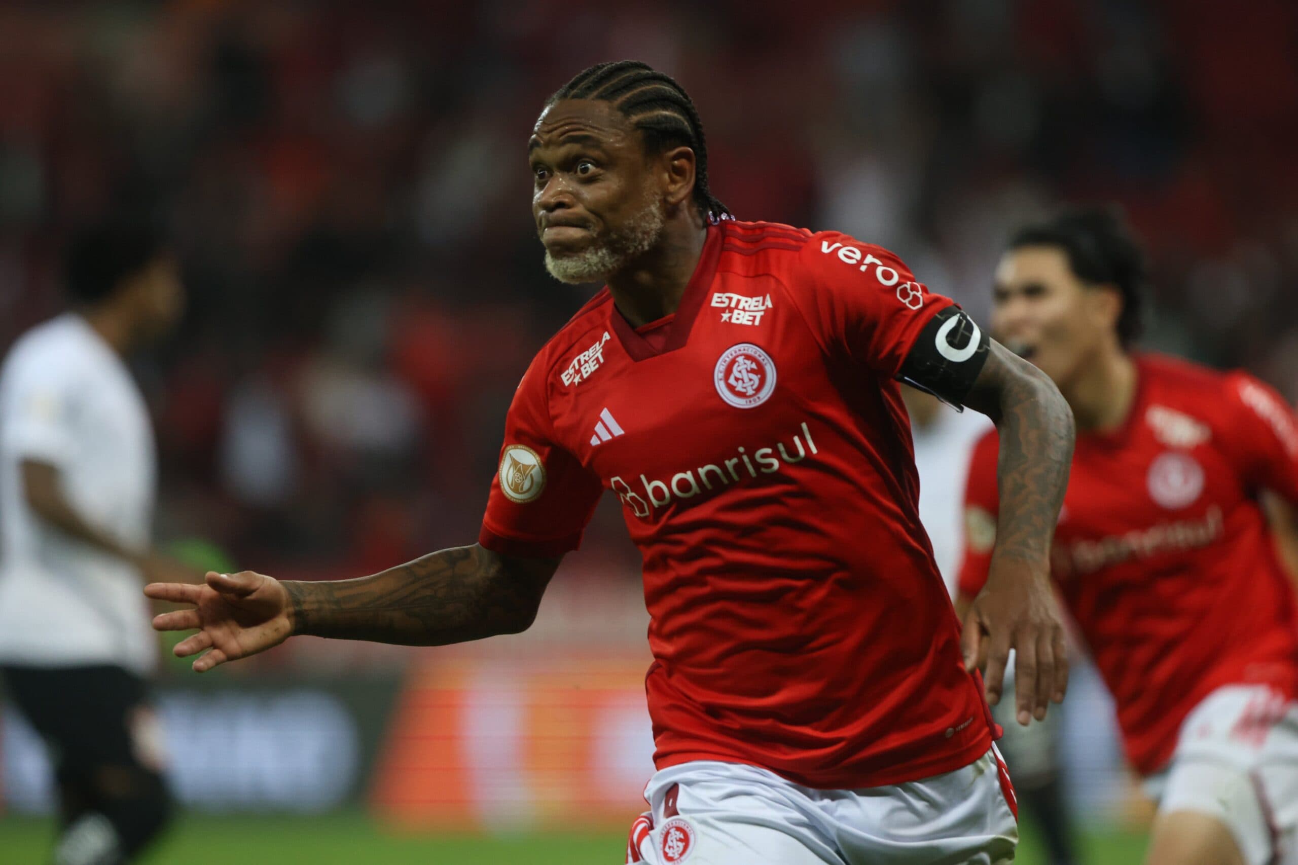 Luiz Adriano garante empate do Inter com gol no apagar das luzes - Foto: Divulgação