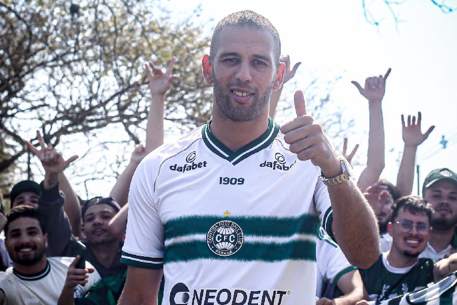 Slimani tem passagens por Sporting, Newcastle e Fenerbahce - Gabriel Thá/Coritiba