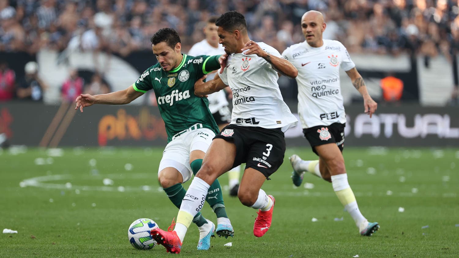Veiga e Veríssimo duelam no Dérbi entre Corinthians e Palmeiras - Cesar Greco/Palmeiras