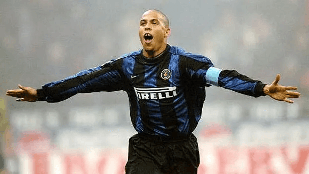 Ronaldo conquistou a Copa da UEFA de 1998 pela Inter de Milão e se tornou Fenômeno - AFP