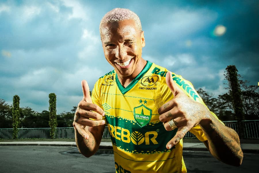 Aos 32 anos, atacante vive seu melhor momento na carreira com a camisa do Cuiabá - Alexandre Battibugli/Placar