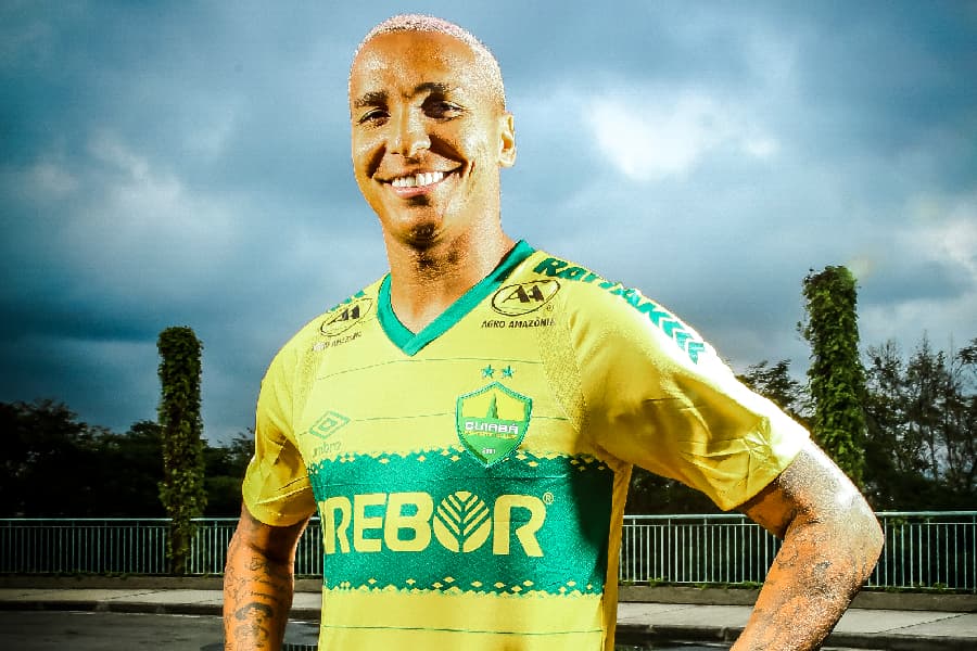 Aos 32 anos, atacante vive seu melhor momento na carreira com a camisa do Cuiabá - Alexandre Battibugli/Placar