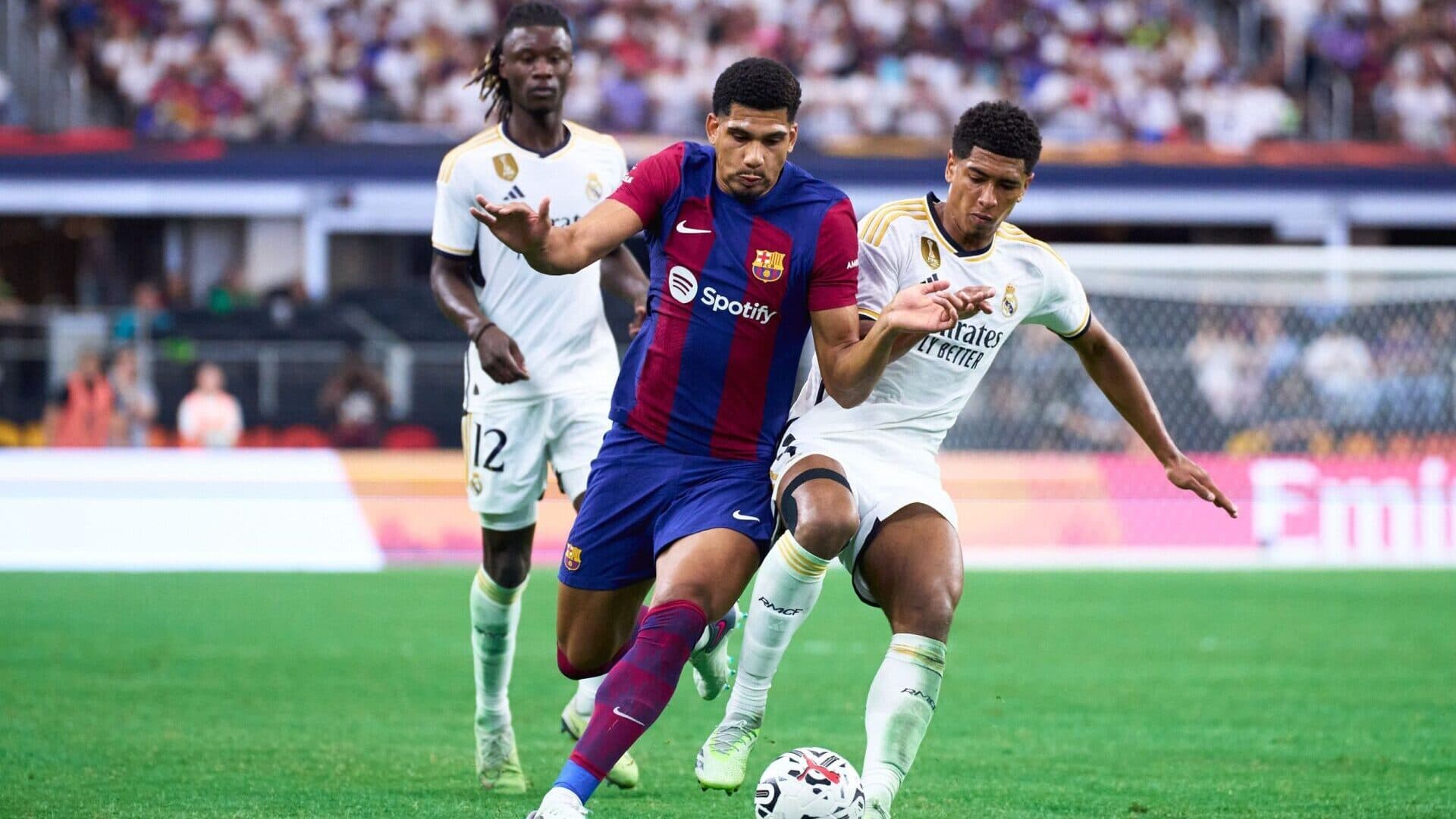 Disputa pelo título espanhol continua viva com equipes enfrentando desafios
