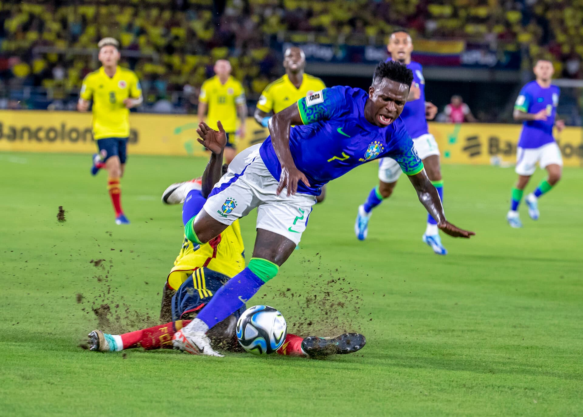 Vinicius Júnior parou na forte marcação colombiana - Staff Images/CBF