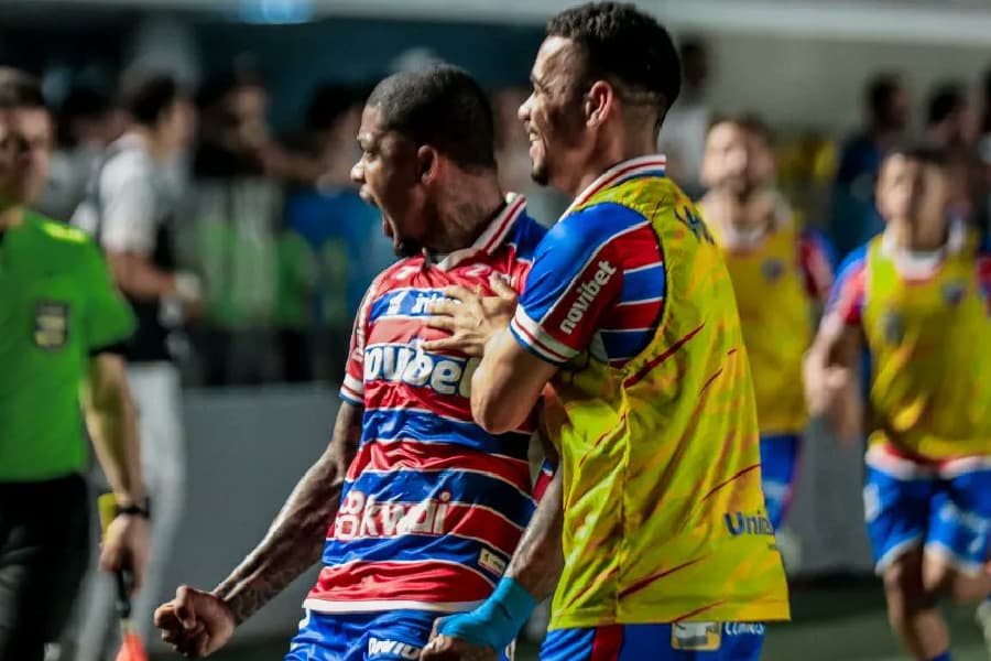 Di Marinho comemora pelo Fortaleza contra o Santos - Mateus Lotif/FEC