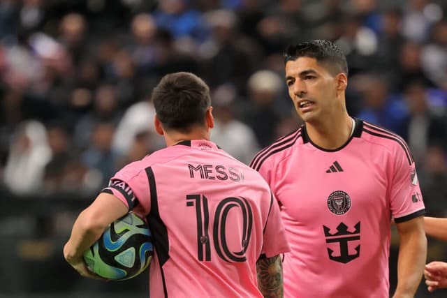 Luís Suárez joga no time de Messi - Fayez Nureldine/AFP