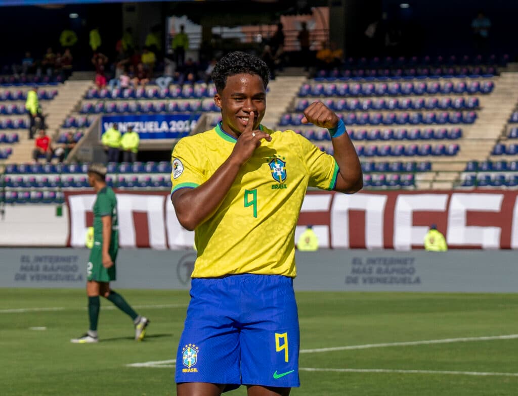 Brasil vence a Bolívia na estreia do Pré-Olímpico com Endrick decisivo