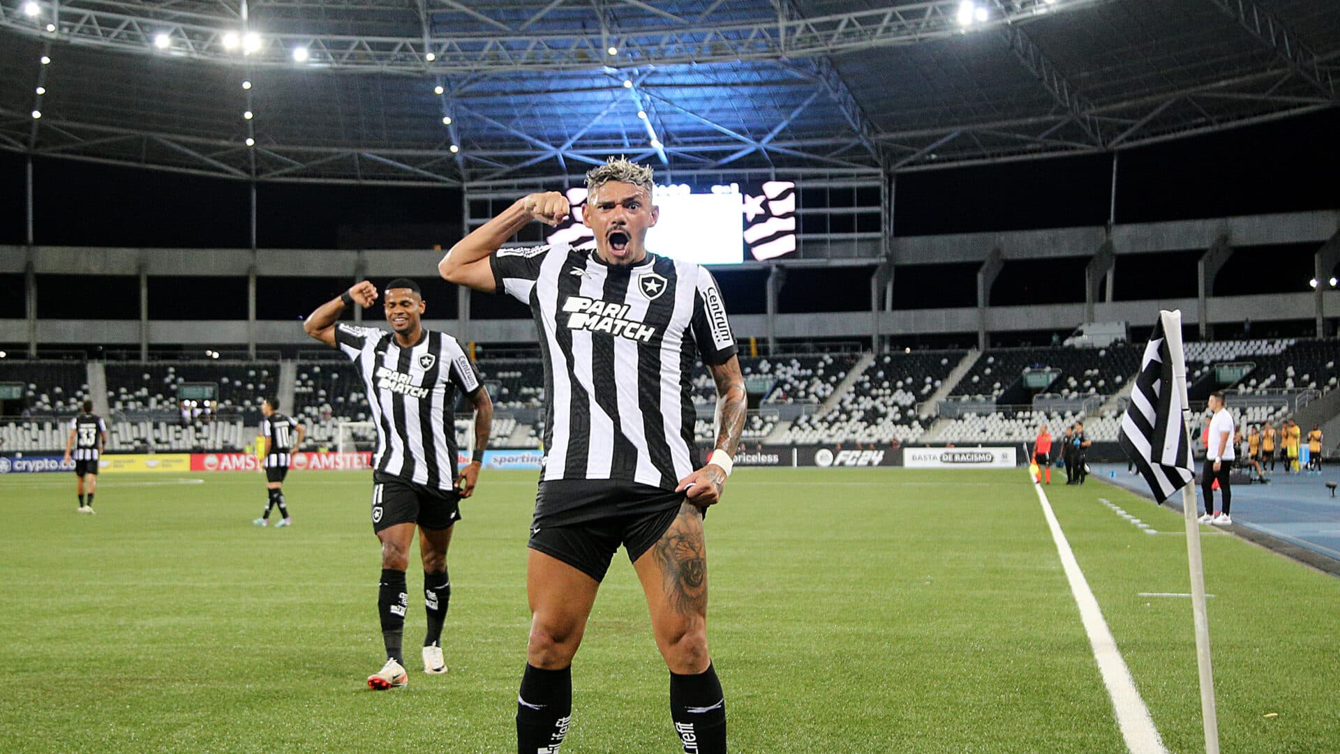 Botafogo segue em busca de atacante após saída de Tiquinho Soares