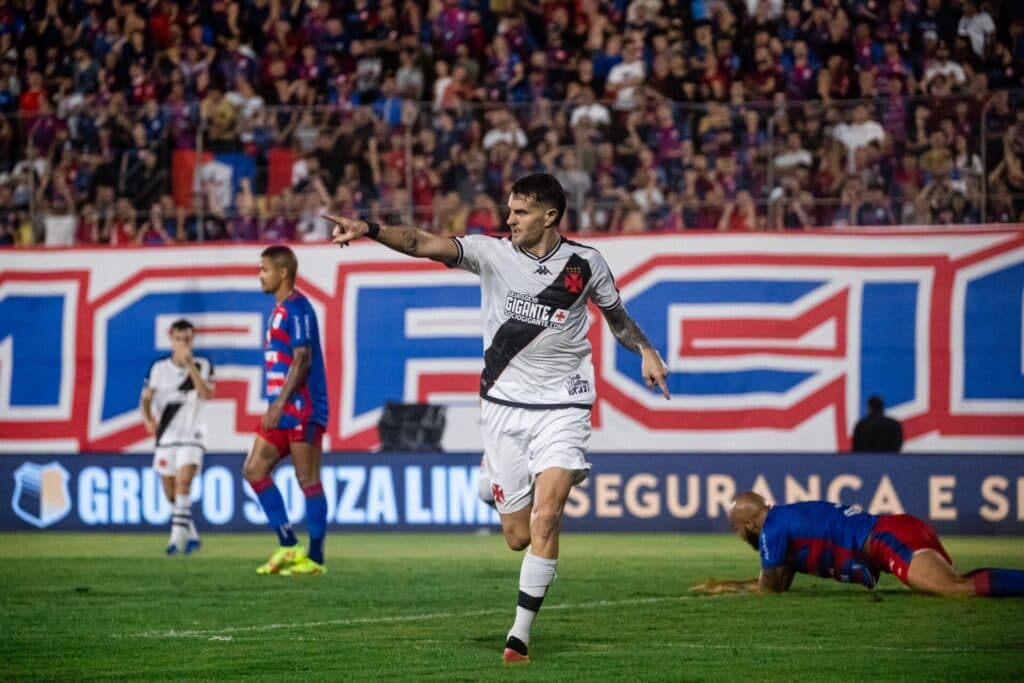 Vasco bate o Marcílio Dias e se classifica para a 2ª fase da Copa do Brasil